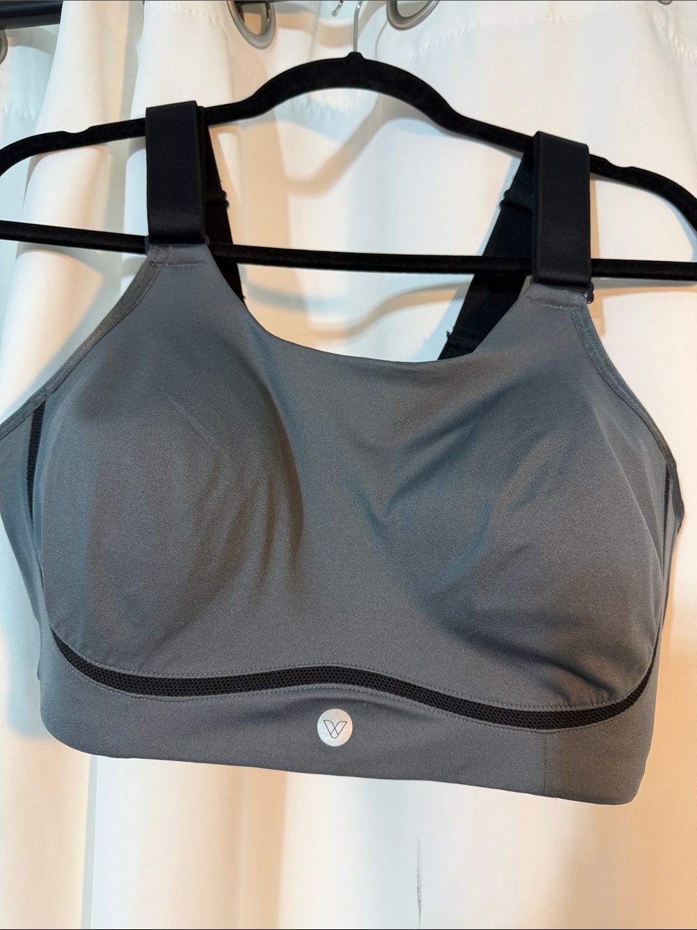 Livi Active Gray High-Support Sports Bra No Underwire Wide Straps SZ 38DD B8